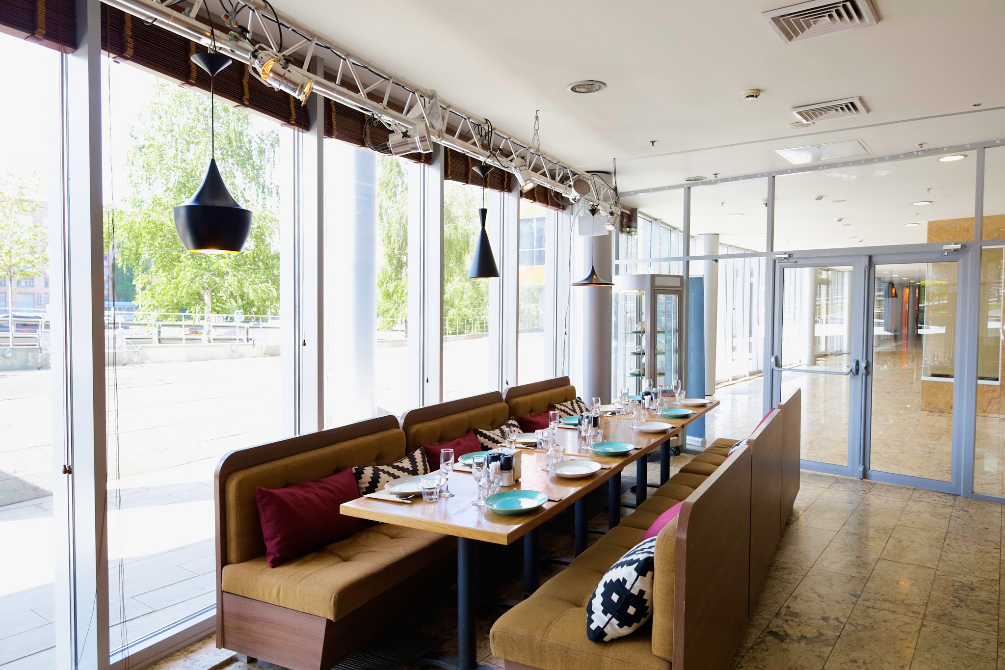 Малый зал — Нью-Йорк пицца и гриль