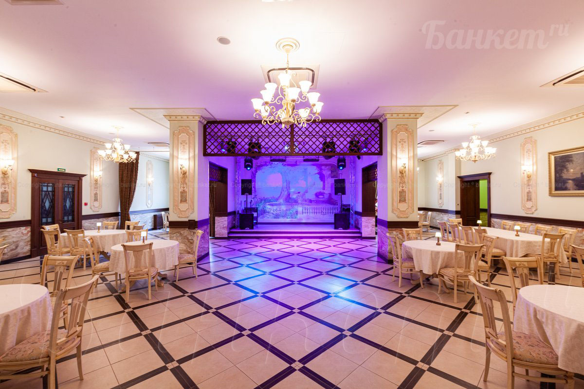 Ресторанный комплекс Урожай — Большой Банкетный зал со сценой, фото банкетного зала