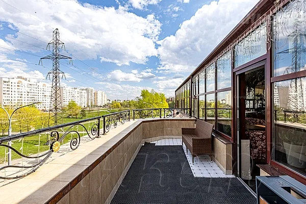 Ресторан Чайхана Дюшес, Зал оранжерея с балконом, 3-й этаж — фото
