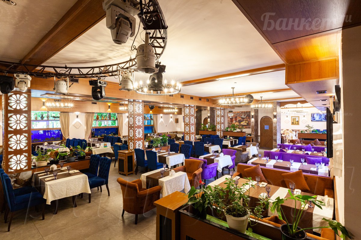 Ресторан Кавказский дворик — Банкетный зал 1-й этаж, фото банкетного зала
