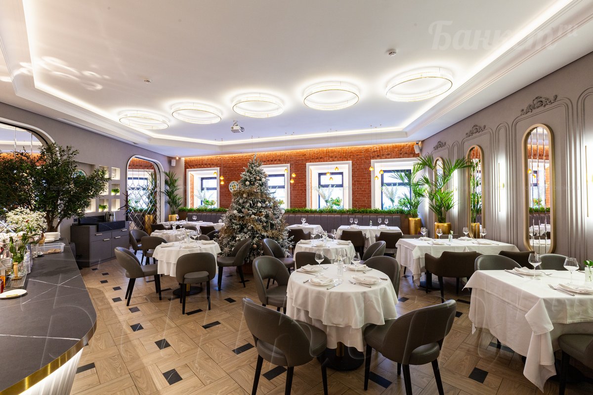 Зал с открытым баром