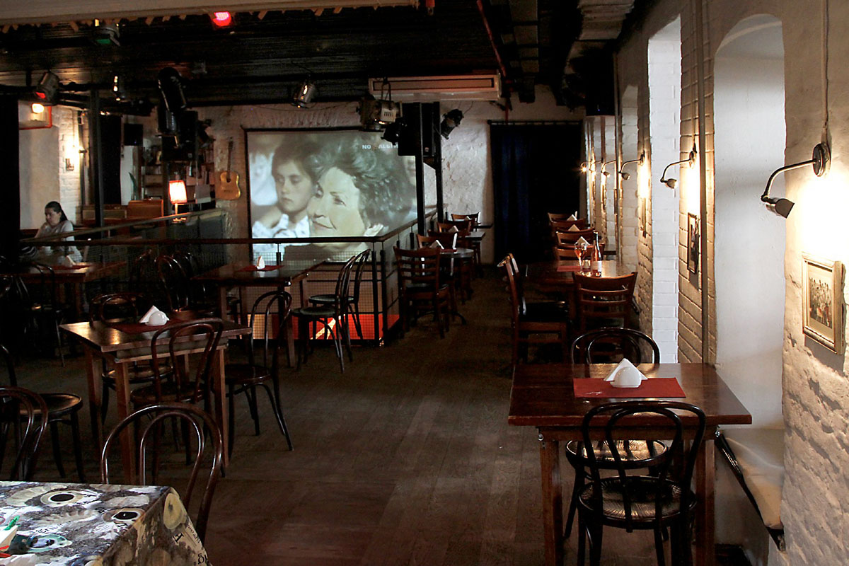 Верхний зал — Клуб Высоцкий