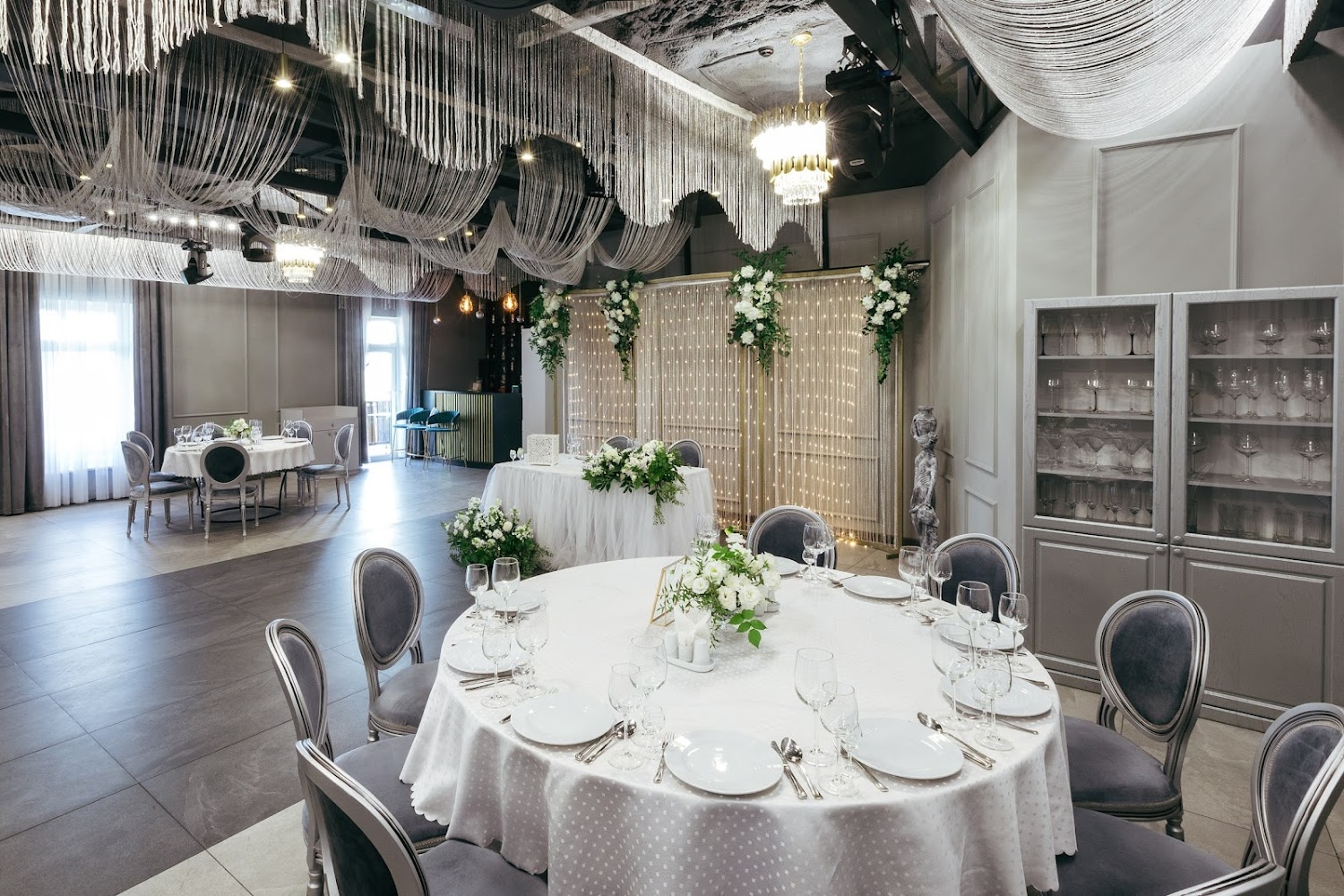 Основной зал — Ресторан Янс