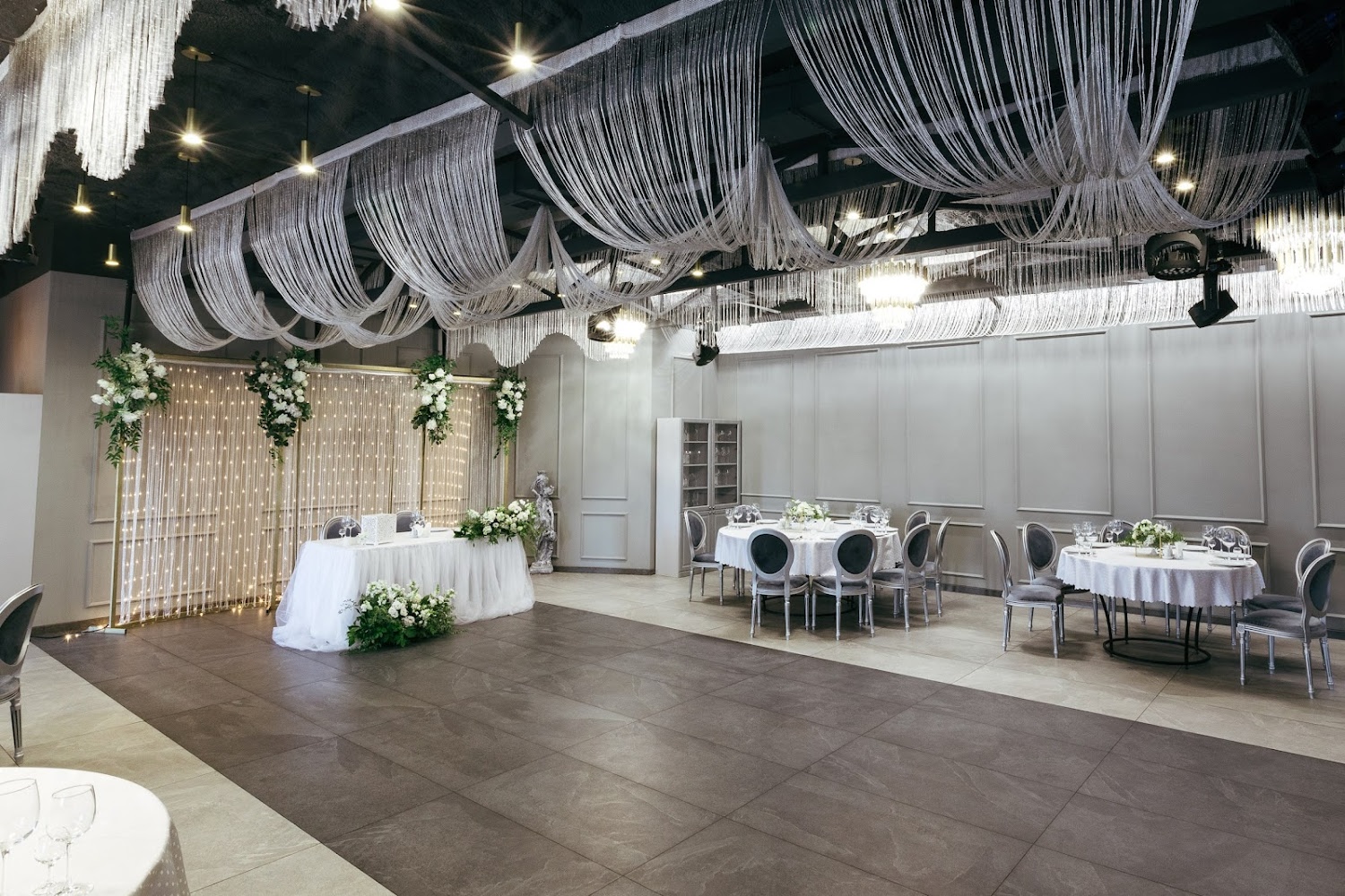 Основной зал — Ресторан Янс