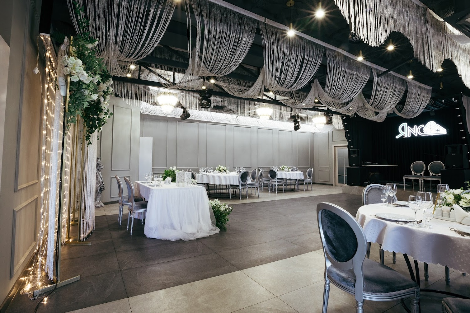 Основной зал — Ресторан Янс