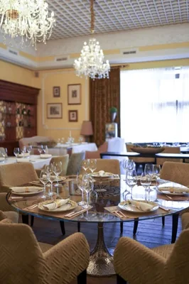 Онегин Онегин — интерьер зала