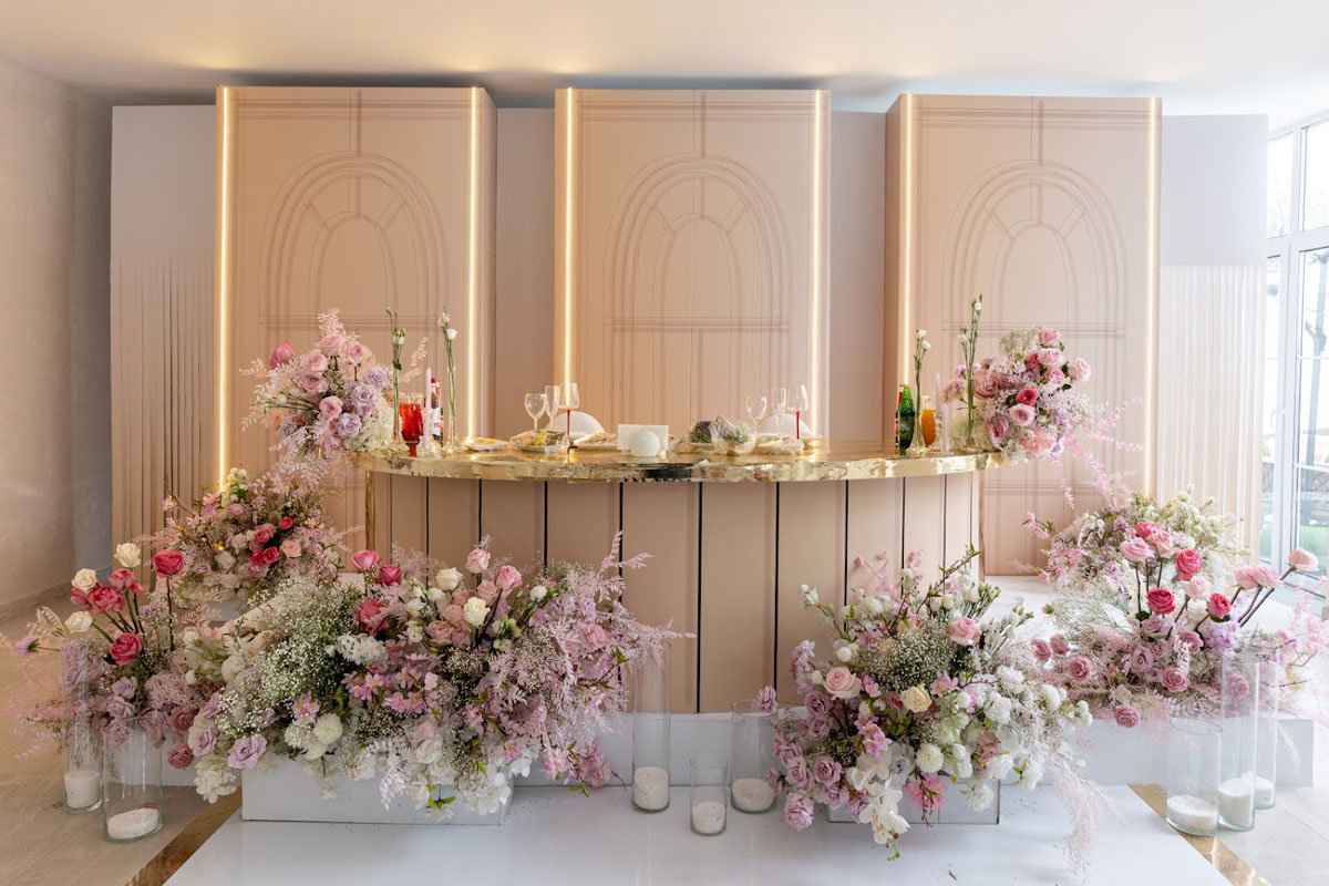 Малый зал с панорамными окнами с видом на сад Малый зал с панорамными окнами с видом на сад — фото 4