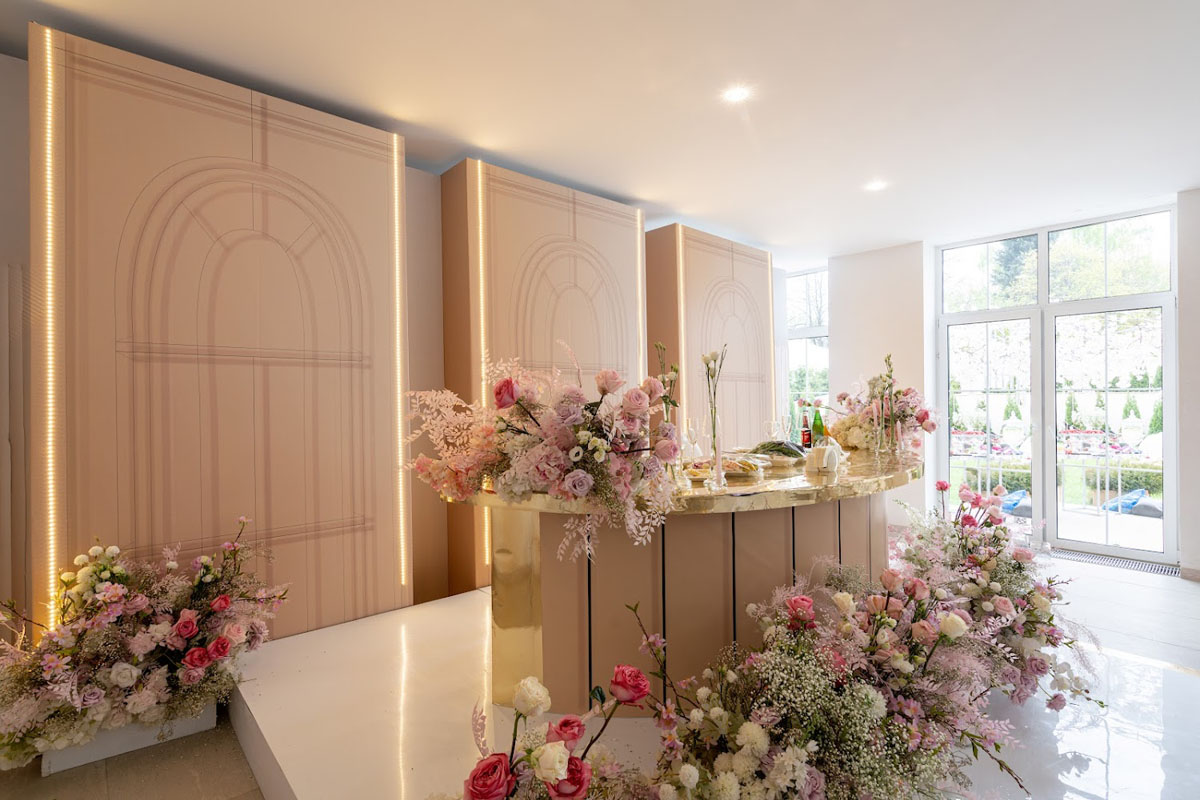 Малый зал с панорамными окнами с видом на сад Малый зал с панорамными окнами с видом на сад — фото 6