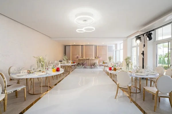 Малый зал с панорамными окнами с видом на сад Малый зал с панорамными окнами с видом на сад — фото 5