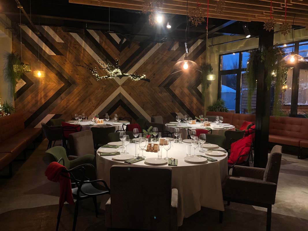 Основной зал ресторана — фото 8