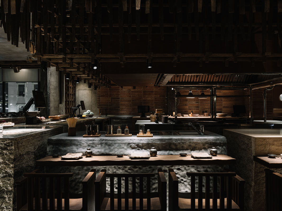 Общий зал — IKURA izakaya nikkei