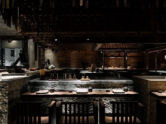 IKURA izakaya nikkei, Общий зал — фото