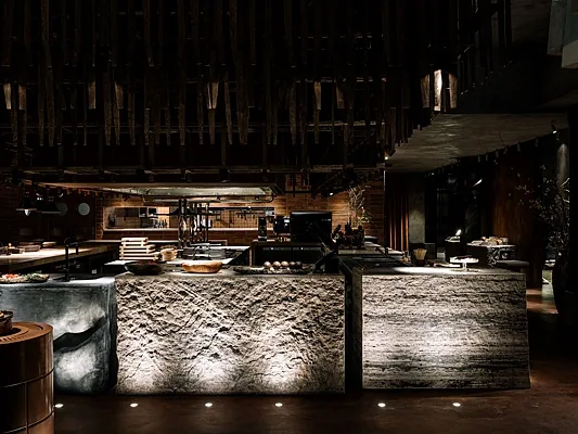 IKURA izakaya nikkei, Общий зал — фото