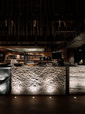 IKURA izakaya nikkei, Общий зал — фото