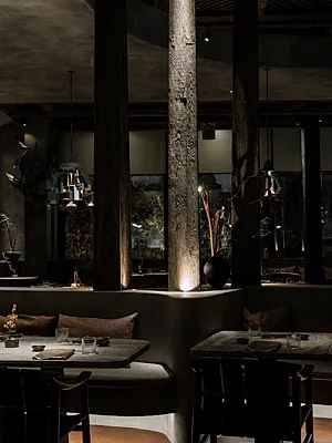 IKURA izakaya nikkei, Общий зал — фото