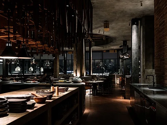 IKURA izakaya nikkei, Общий зал — фото