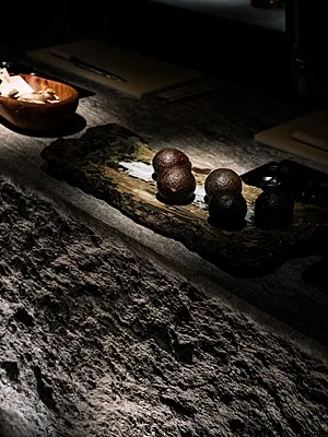 IKURA izakaya nikkei, Общий зал — фото