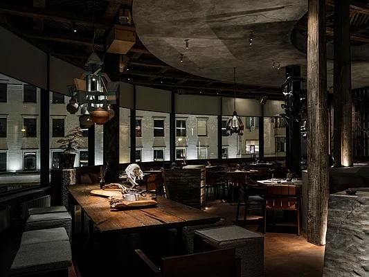 IKURA izakaya nikkei, Общий зал — фото