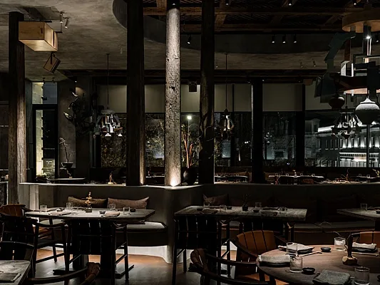 IKURA izakaya nikkei, Общий зал — фото