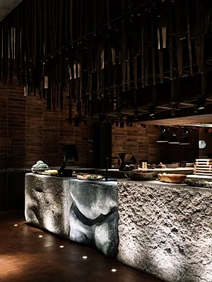 IKURA izakaya nikkei, Общий зал — фото