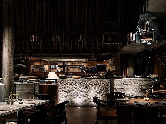 IKURA izakaya nikkei, Общий зал — фото
