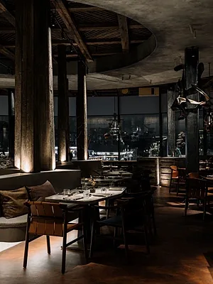IKURA izakaya nikkei, Общий зал — фото