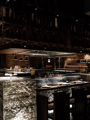 IKURA izakaya nikkei, Общий зал — фото