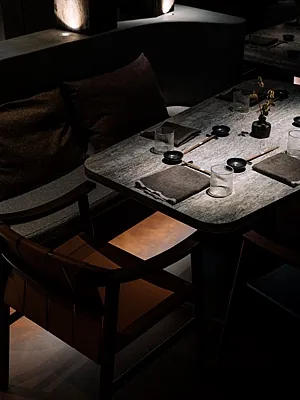 IKURA izakaya nikkei, Общий зал — фото