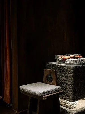 IKURA izakaya nikkei, Общий зал — фото