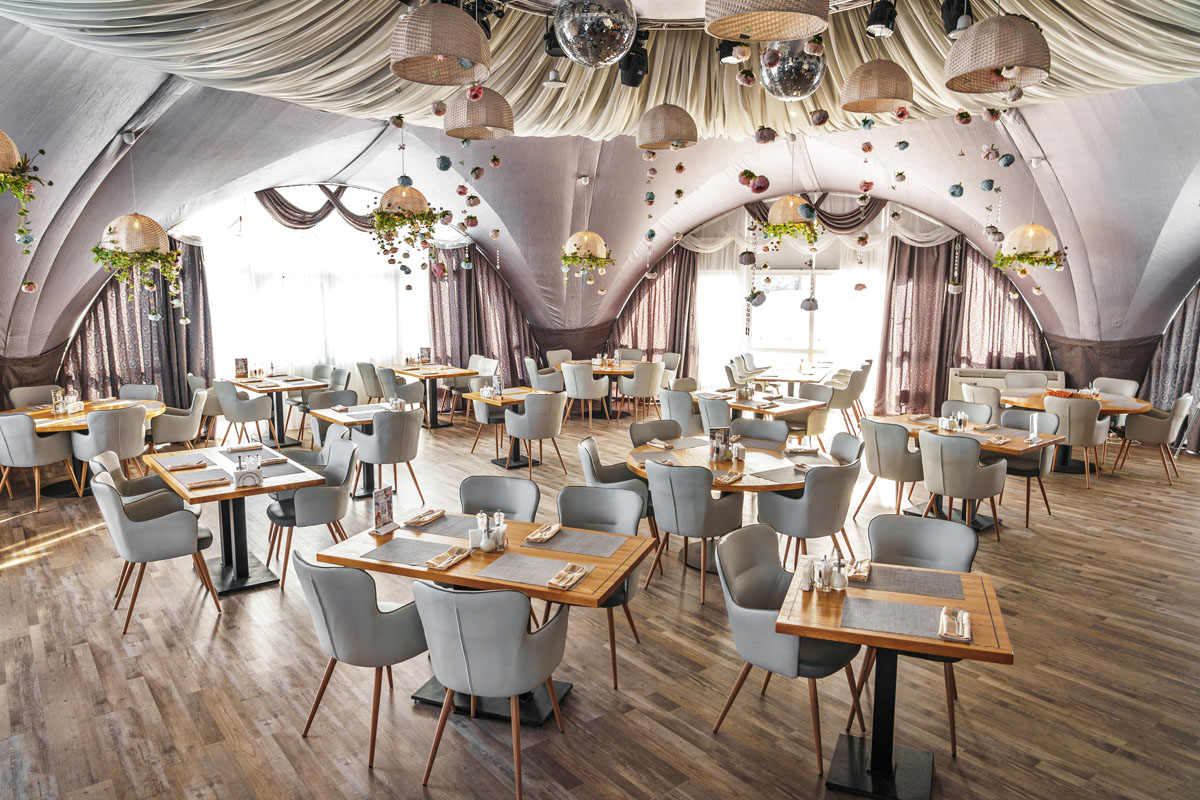 Банкетный зал на озере — фото 8