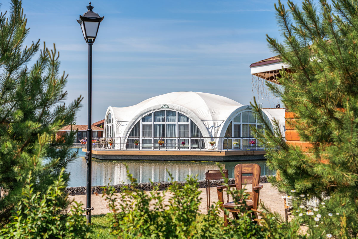 Банкетный зал на озере — фото 10