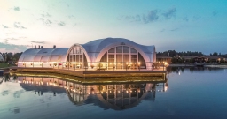 Банкетный зал на озере