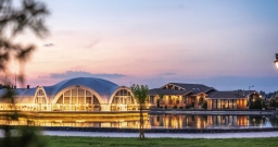 Банкетный зал на озере — подробнее о зале