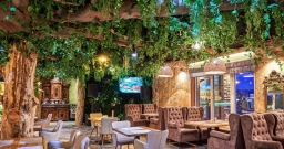 Ресторан Луокоморье — интерьер зала