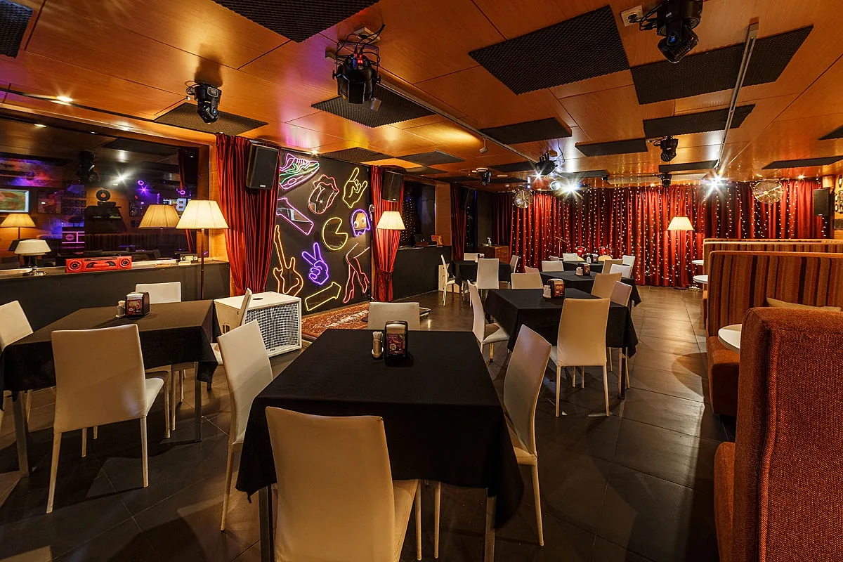 Караоке — банкетный зал Руки ВВерх! Бар / Ruki VVerh! Bar, фото