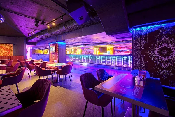 Руки ВВерх! Бар / Ruki VVerh! Bar, Основной зал — фото