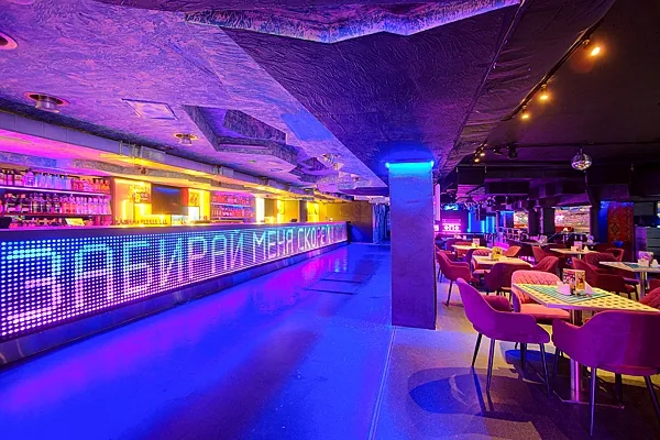 Руки ВВерх! Бар / Ruki VVerh! Bar, Основной зал — фото