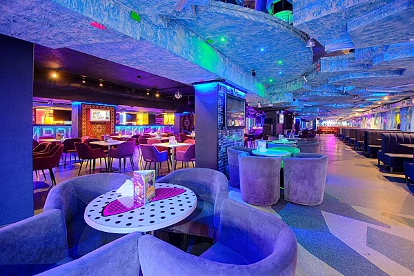 Руки ВВерх! Бар / Ruki VVerh! Bar, Основной зал — фото