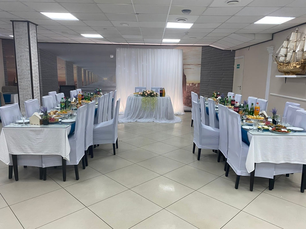 Банкетный зал — Гости