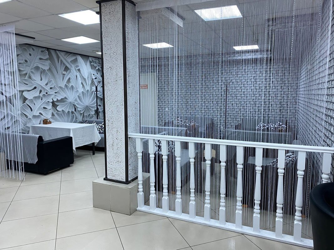 Малый зал — Гости