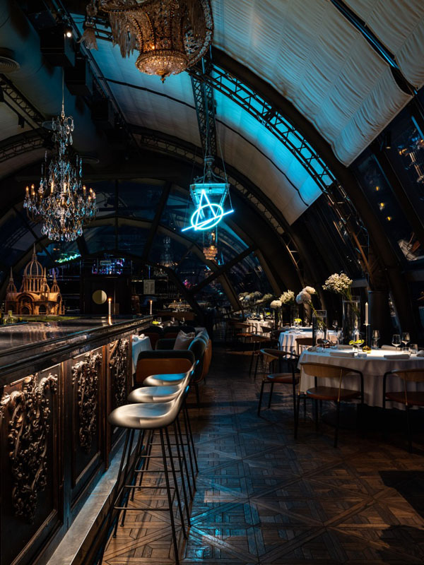 Общий зал — White Rabbit