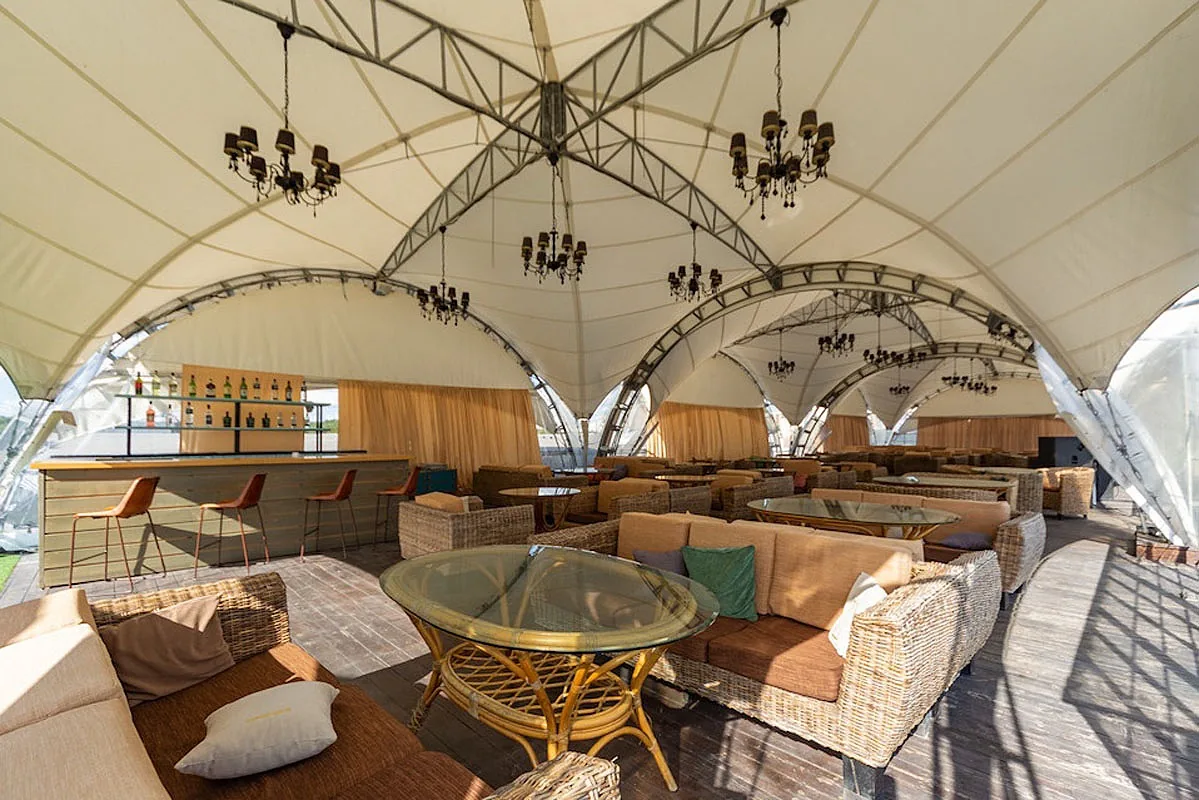 Веранда — банкетный зал Руки ВВерх! Бар / Ruki VVerh! Bar, фото
