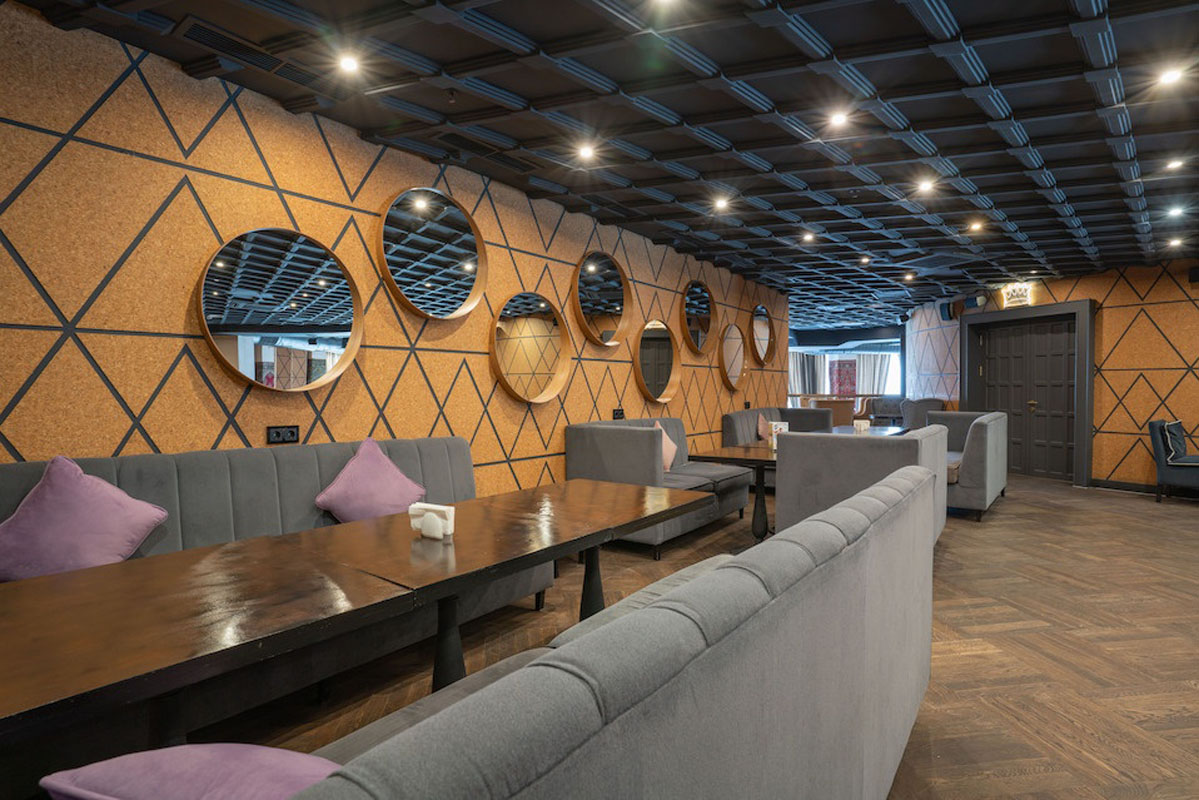 Балкон, 2-й этаж — Руки ВВерх! Бар / Ruki VVerh! Bar