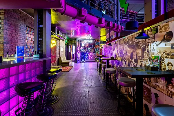 Основной зал — Руки ВВерх! Бар / Ruki VVerh! Bar, Новосибирск