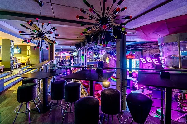 Основной зал — Руки ВВерх! Бар / Ruki VVerh! Bar, Новосибирск