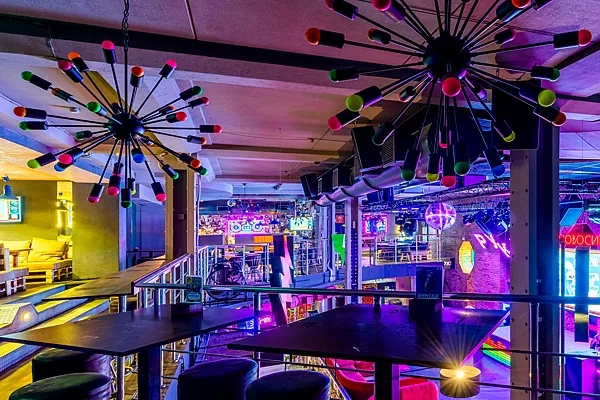 Основной зал — Руки ВВерх! Бар / Ruki VVerh! Bar, Новосибирск