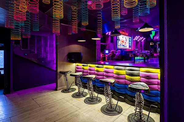 Основной зал — Руки ВВерх! Бар / Ruki VVerh! Bar, Новосибирск