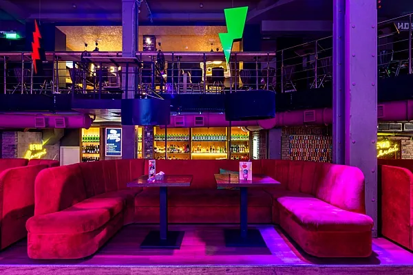 Основной зал — Руки ВВерх! Бар / Ruki VVerh! Bar, Новосибирск