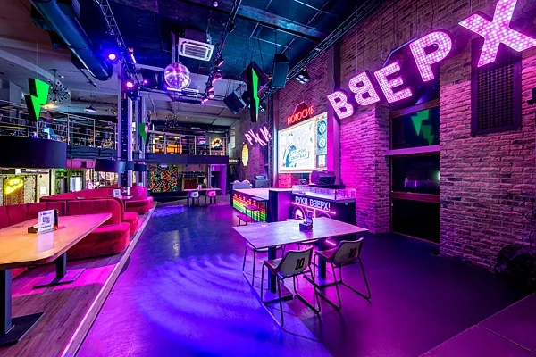Основной зал — Руки ВВерх! Бар / Ruki VVerh! Bar, Новосибирск