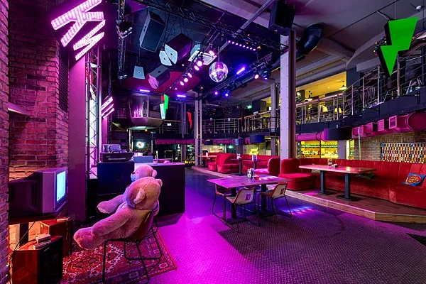 Основной зал — Руки ВВерх! Бар / Ruki VVerh! Bar, Новосибирск